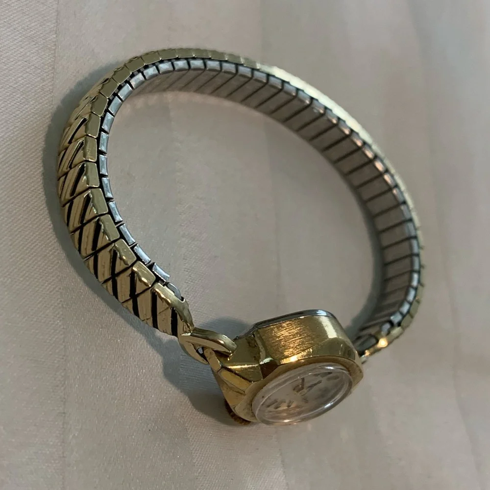 Vintage Women’s Benrus Wristwatch (Working)